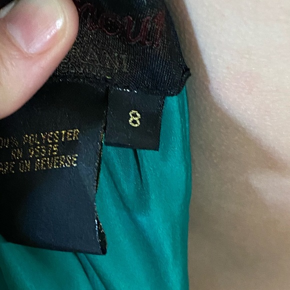 🔥Terani couture green ball gown with stone belt size 8 fits more like a 4 to 6 - Picture 3 of 3